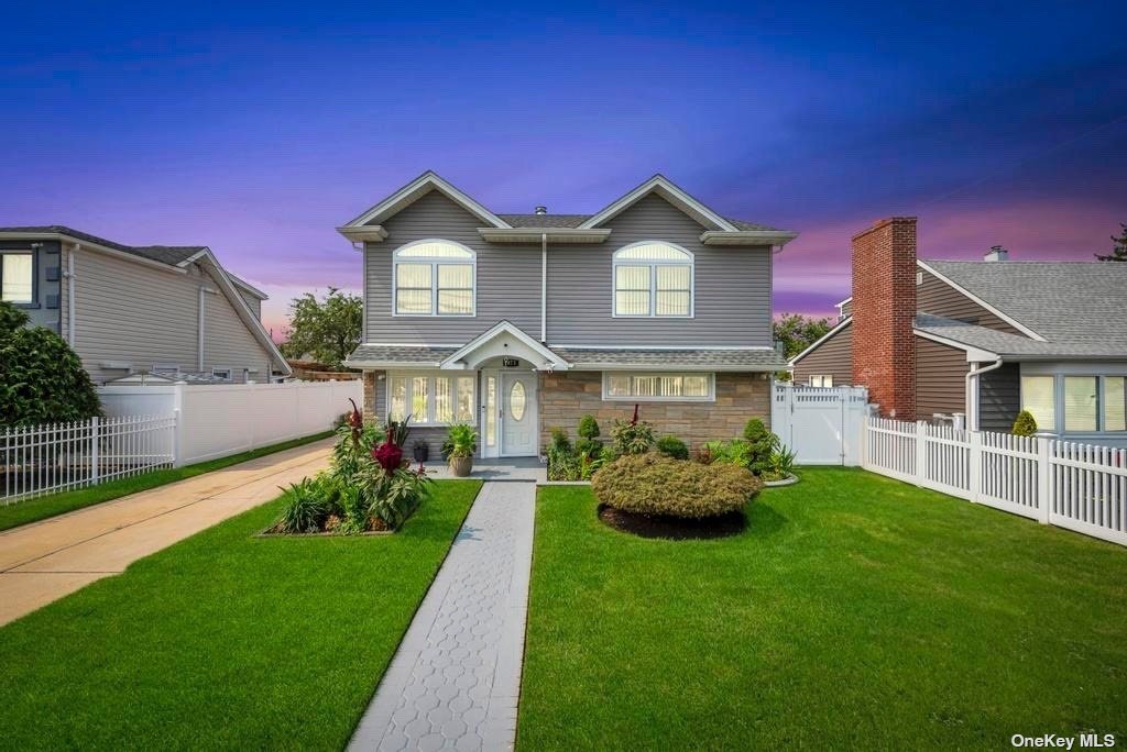 View Westbury, NY 11590 house