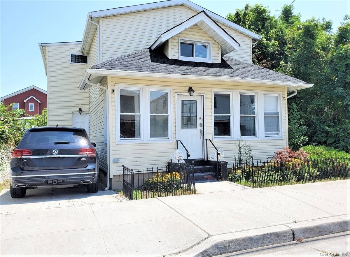 326 Beach 46th Street, Far Rockaway, Queens, NY - 4 Bedrooms  
2 Bathrooms  
9 Rooms - 