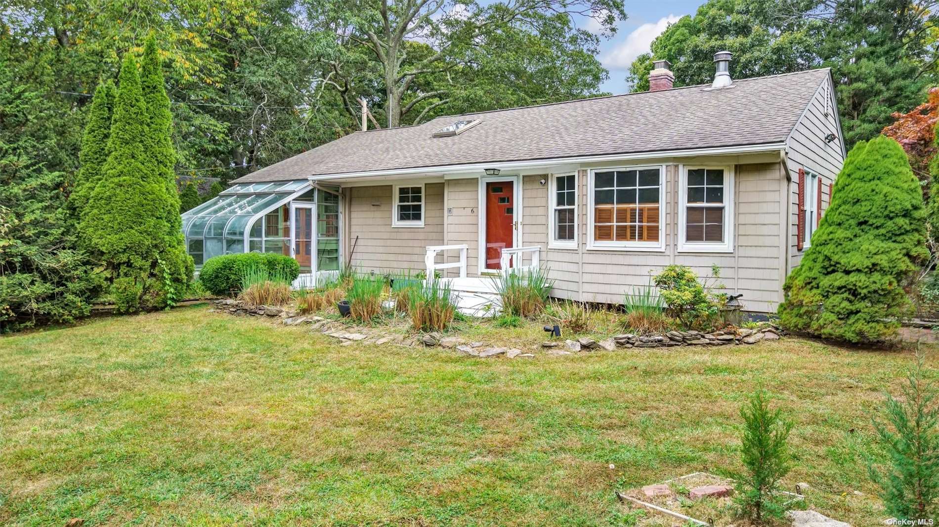 6 Nassau Road, Hampton Bays, Hamptons, NY - 3 Bedrooms  
2 Bathrooms - 