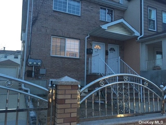 Rental Property at 13200 140 Street 1Fl, Jamaica, Queens, NY - Bedrooms: 3 
Bathrooms: 2 
Rooms: 5  - $3,500 MO.