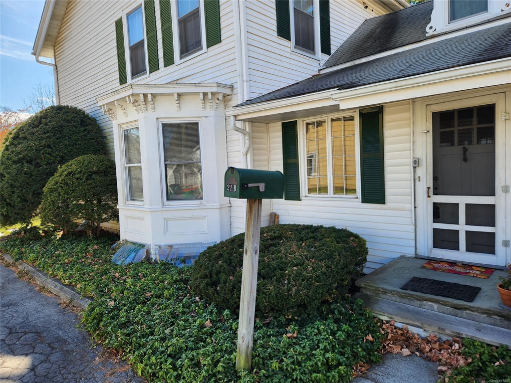 21 Market Street, Hyde Park, New York - 2 Bedrooms  
1 Bathrooms  
6 Rooms - 