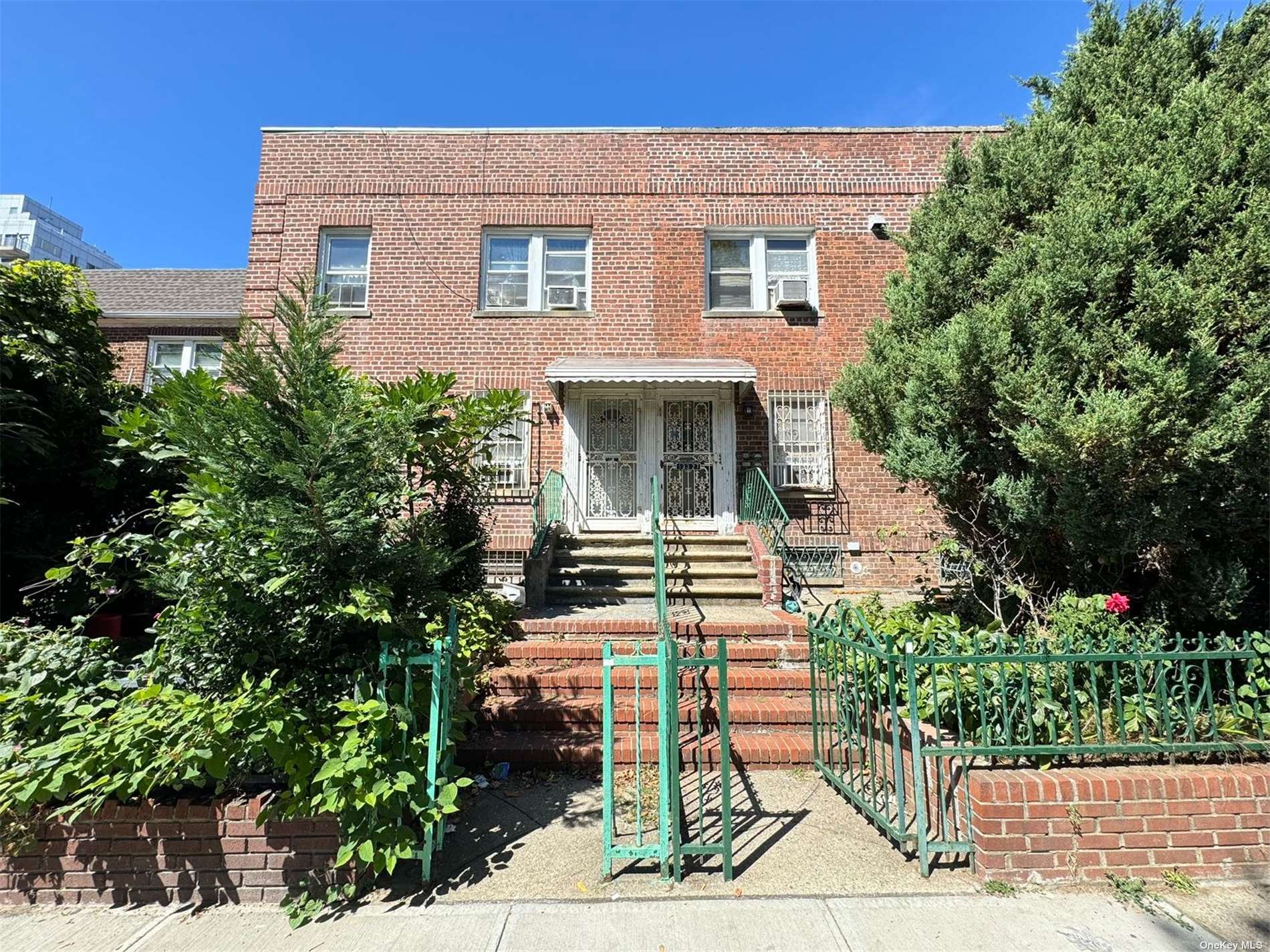 Property for Sale at 13325 Blossom Avenue, Flushing, Queens, NY - Bedrooms: 4 
Bathrooms: 2 
Rooms: 10  - $1,825,000