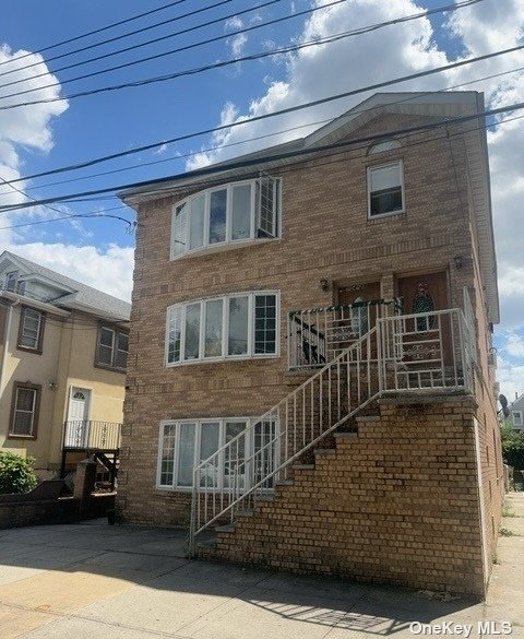 Property for Sale at 10428 94th Avenue, Ozone Park, Queens, NY - Bedrooms: 6 
Bathrooms: 6 
Rooms: 15  - $1,255,000