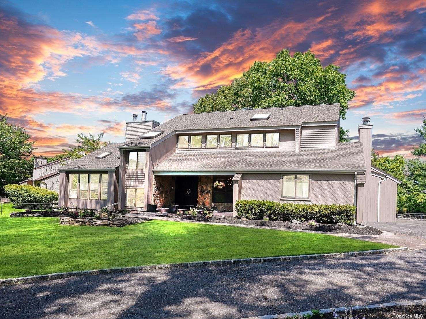 Property for Sale at 1 Indian Valley Road, Setauket, Hamptons, NY - Bedrooms: 4 
Bathrooms: 5  - $1,175,000