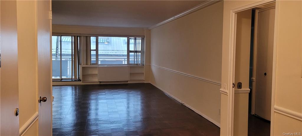 Rental Property at 300 Martine Avenue, White Plains, New York - Bedrooms: 1 
Bathrooms: 2 
Rooms: 3  - $2,800 MO.