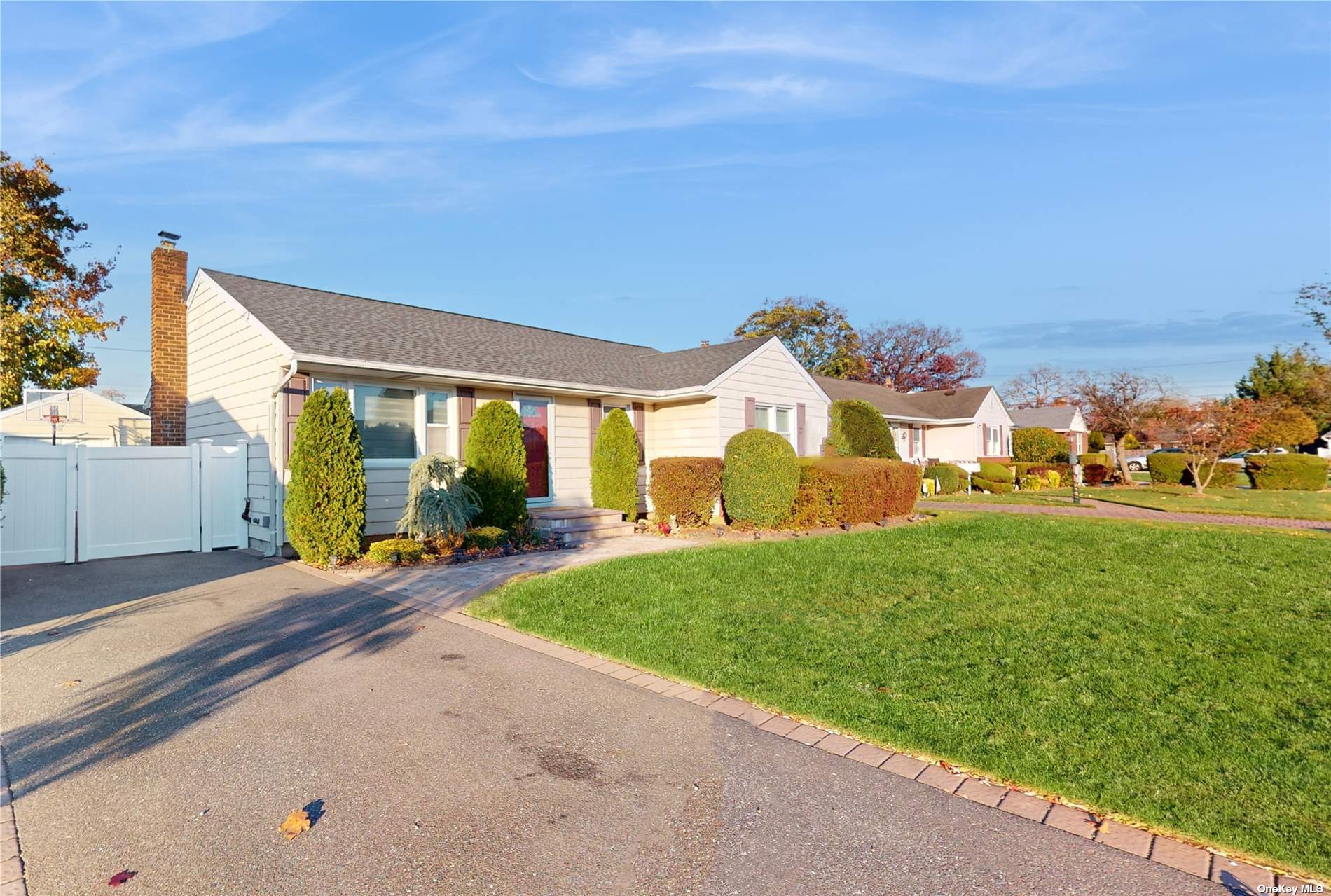 38 Coronet Crescent, Bethpage, New York image 3