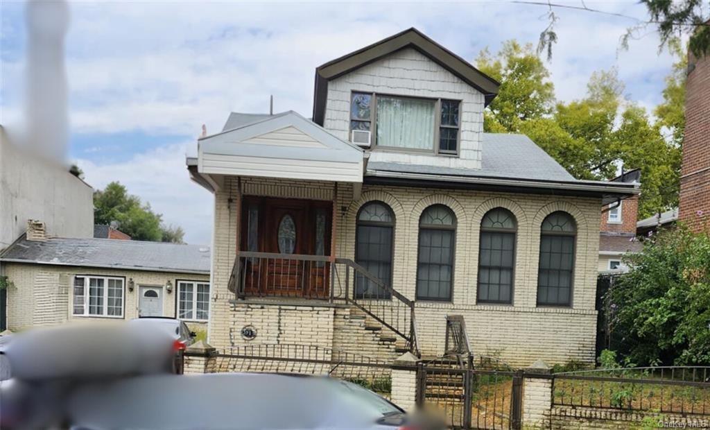 Property for Sale at 3919 Pratt Avenue, Bronx, New York - Bedrooms: 7 
Bathrooms: 4  - $1,200,000