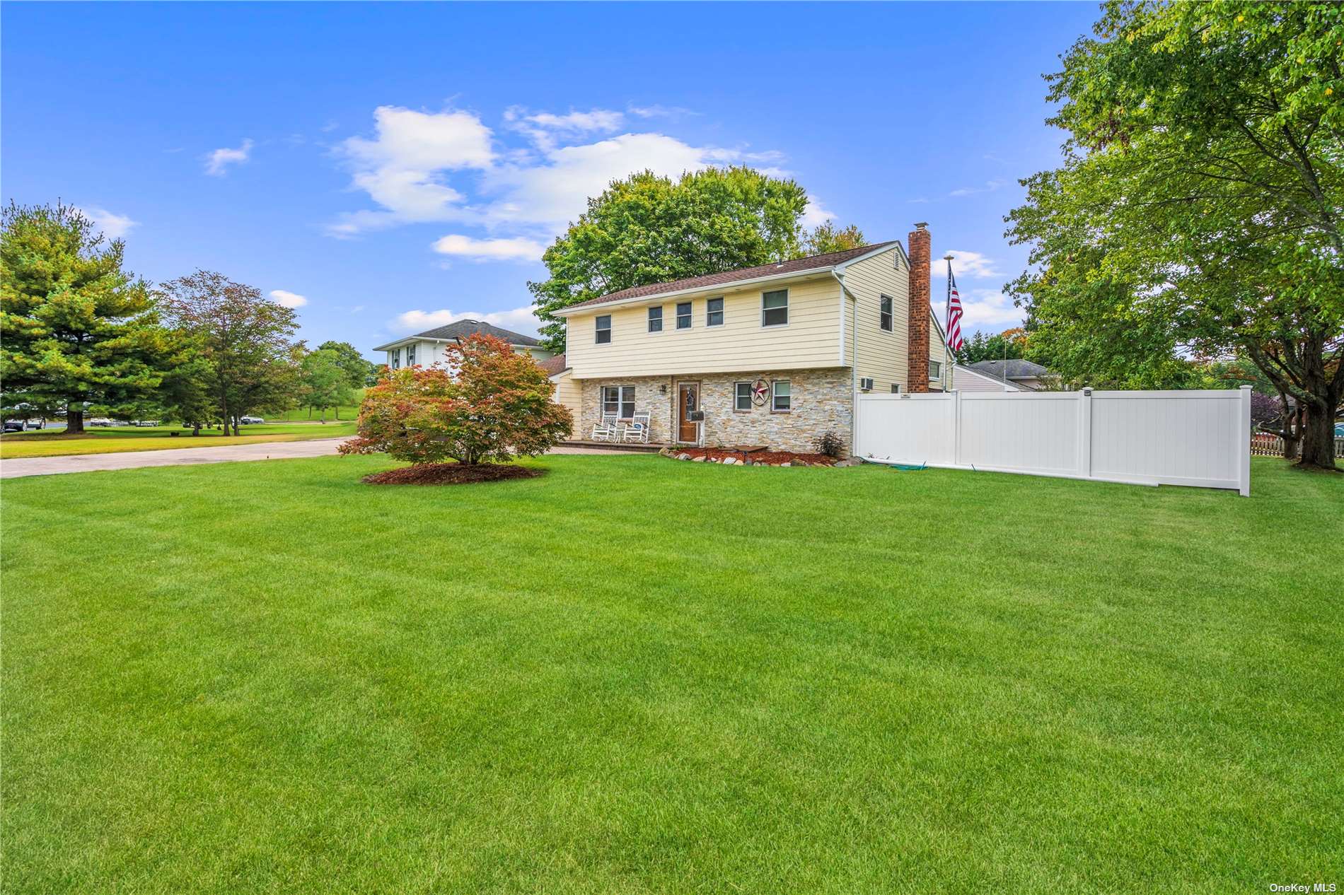 2 Wensley Lane, East Islip, New York image 3