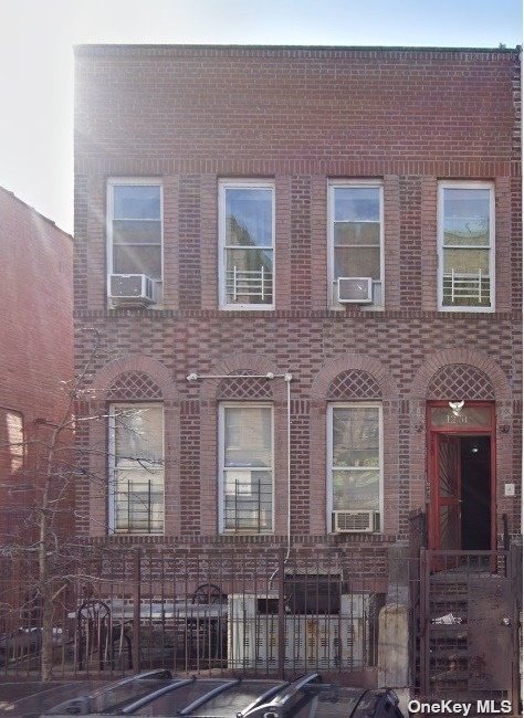 Property for Sale at 1251 Morrison Avenue, Bronx, New York - Bedrooms: 8 
Bathrooms: 5 
Rooms: 20  - $1,200,000