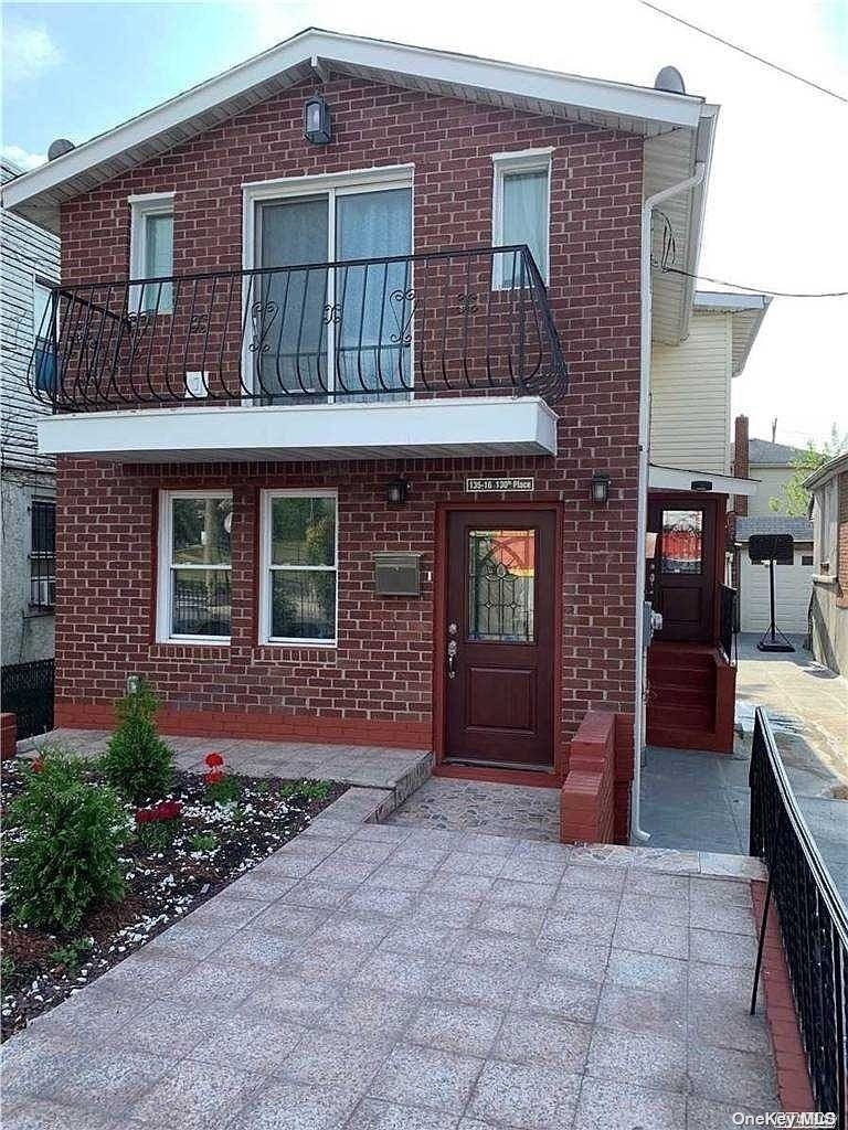 13516 130th Pl, South Ozone Park, Queens, NY - 6 Bedrooms  
3.5 Bathrooms  
10 Rooms - 