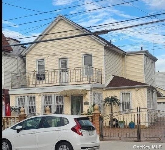 Rental Property at 10939 Centreville Stre St, Ozone Park, Queens, NY - Bedrooms: 3 
Bathrooms: 1 
Rooms: 6  - $3,500 MO.