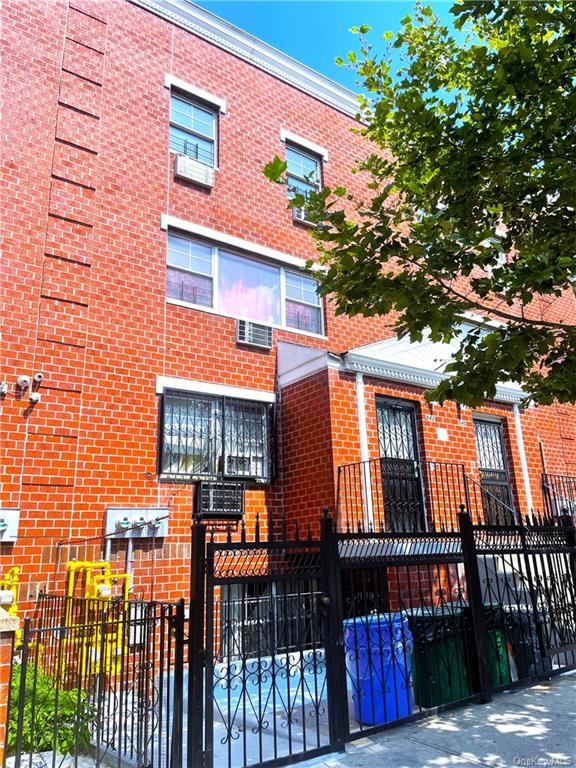 Property for Sale at 842 Bryant Avenue, Bronx, New York - Bedrooms: 8 
Bathrooms: 4  - $990,000