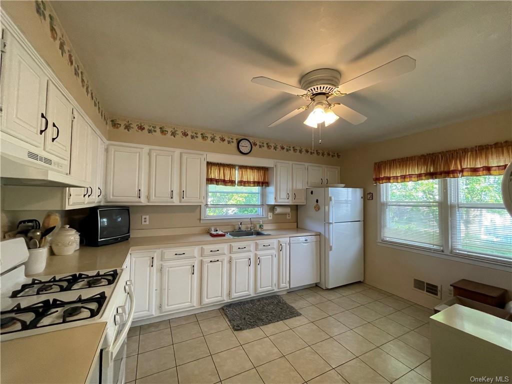 Photo 6 of 22 of 88 Westerly Street house