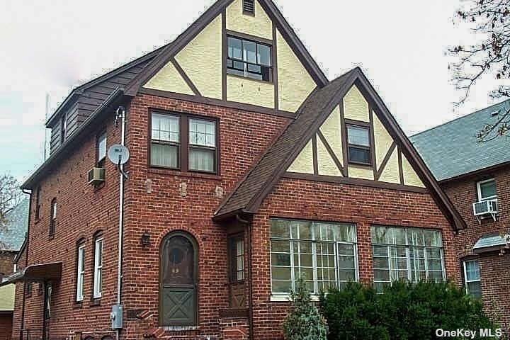 49 Trafalgar Square, Lynbrook, New York image 1