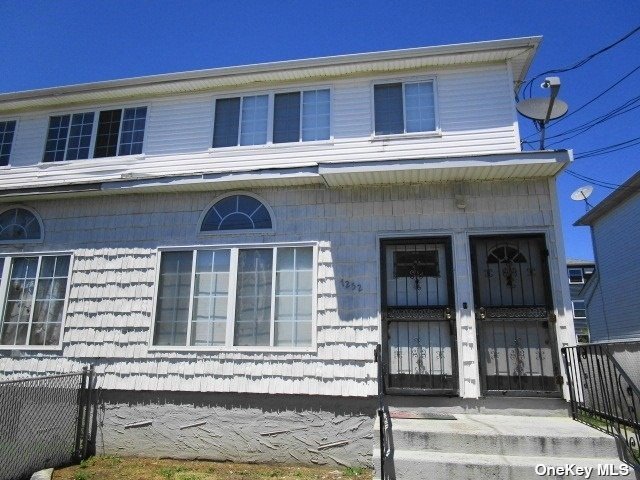 Property for Sale at 7252 Almeda Avenue, Far Rockaway, Queens, NY - Bedrooms: 6 
Bathrooms: 2 
Rooms: 10  - $759,000