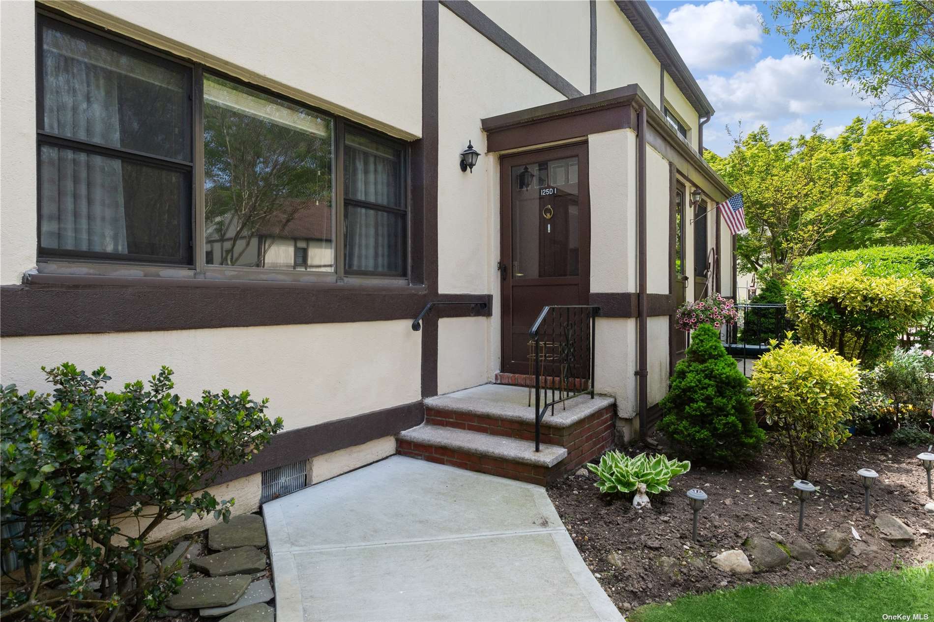 125 15th Street #D`1, Garden City, New York image 2