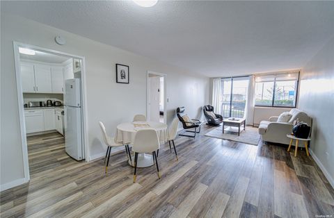 Condo For Sale - 2 Bay Club Drive #1Z2<br/> Queens County, Bayside, NY 11360