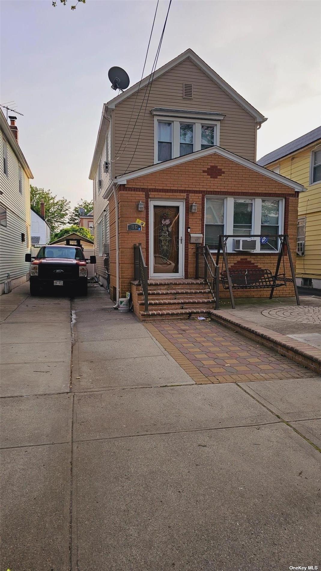 Photo 3 of 26 of 89-68 Vanderveer Street house