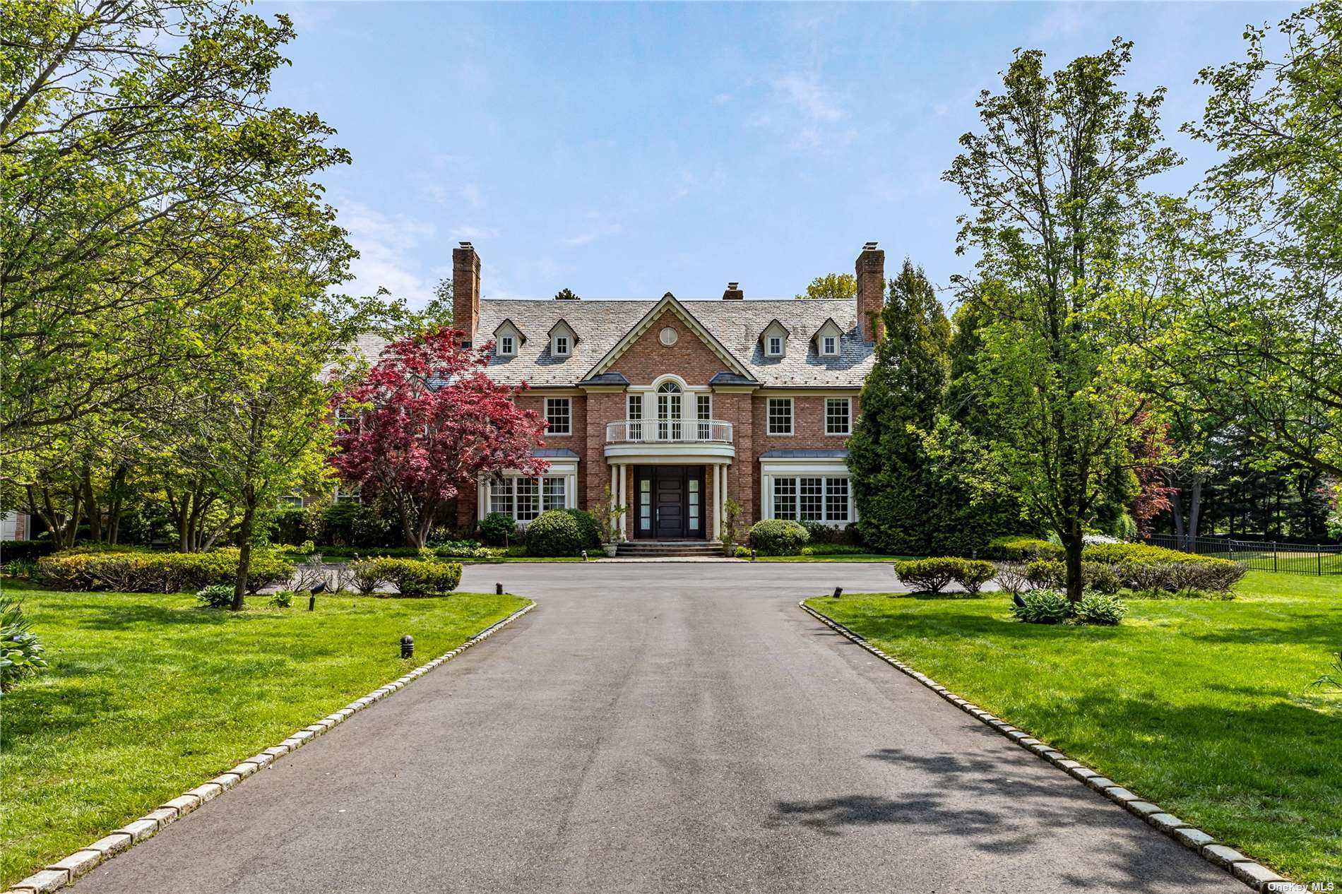 35 Applegreen Drive, Old Westbury, New York image 2