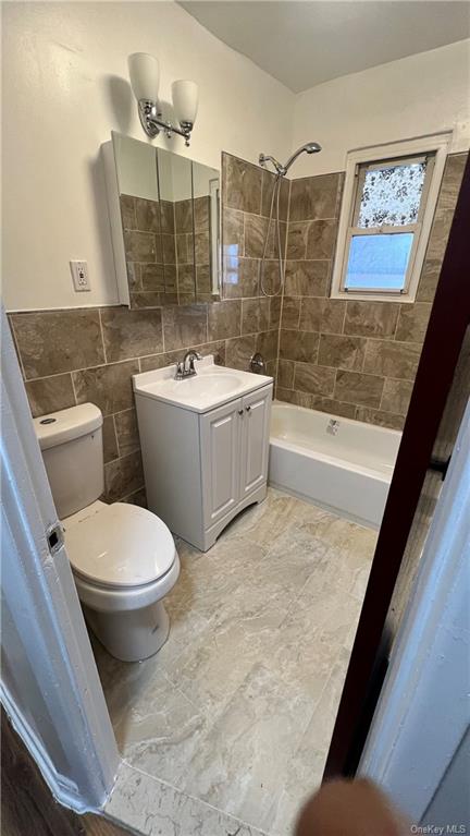 Rental Property at 454 Calhoun Avenue 2, Bronx, New York - Bedrooms: 3 
Bathrooms: 1 
Rooms: 6  - $3,500 MO.