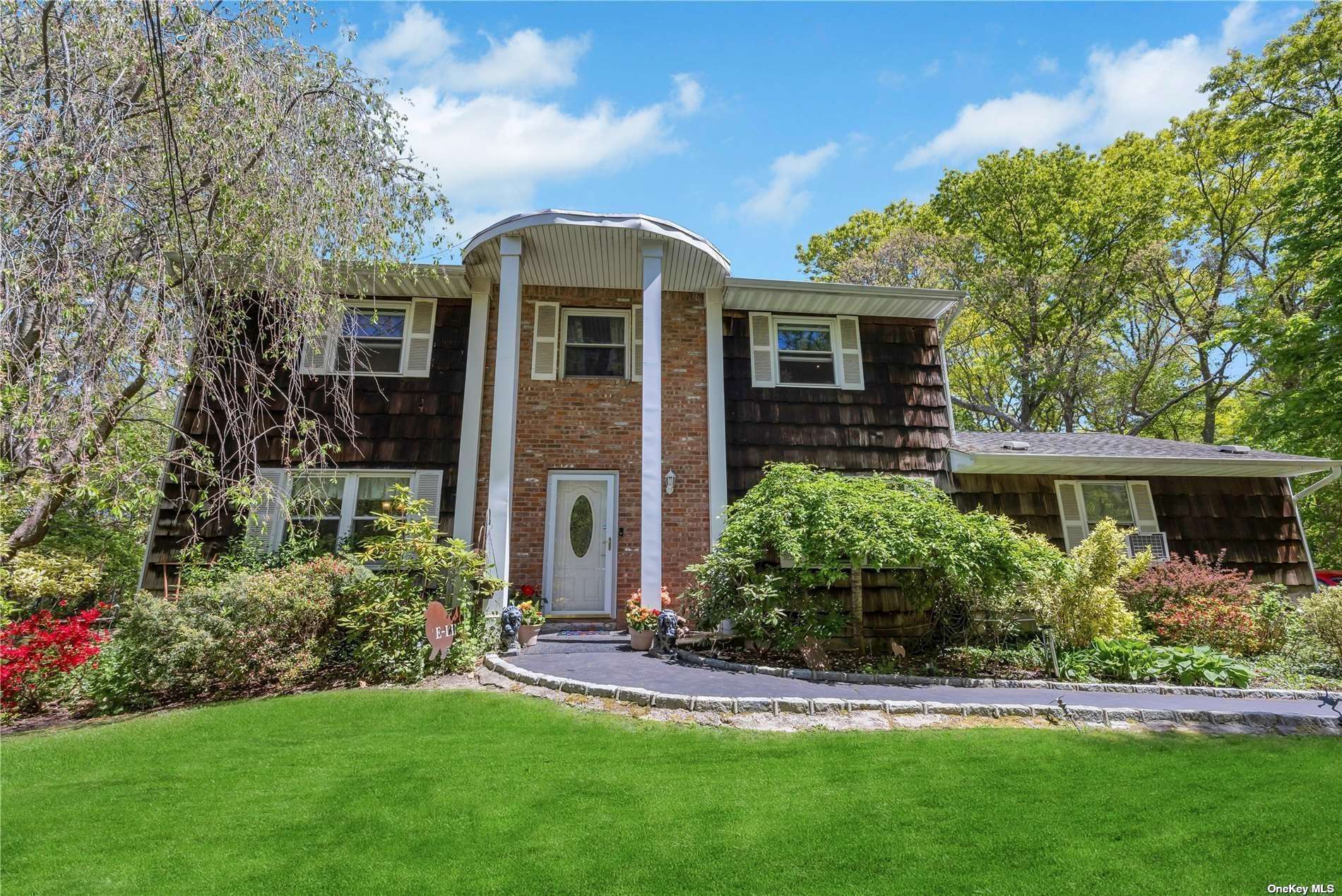 View Hauppauge, NY 11788 house