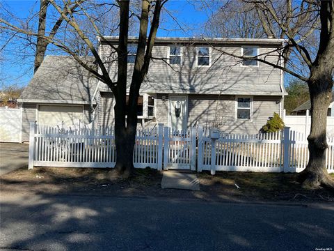 Homes For Sale - 10 Field Place<br/> Huntington Station, NY 11746