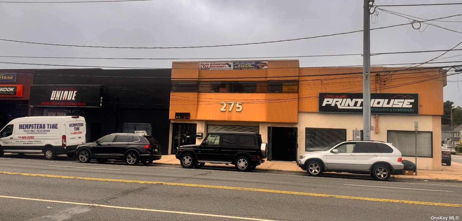 275 Hempstead Tpke
