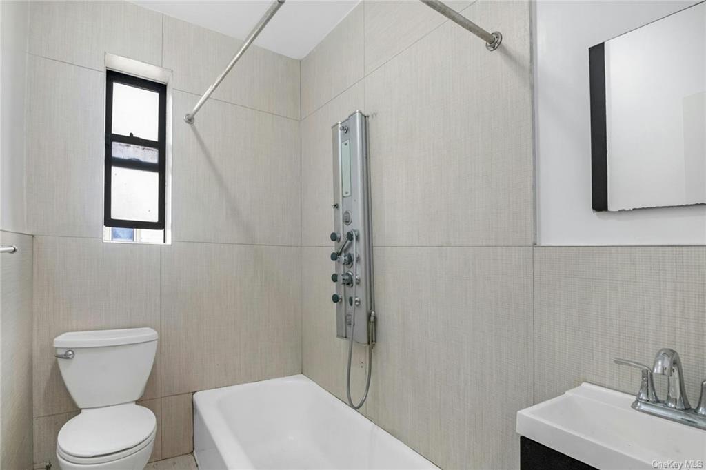 Bronx, New York 10457, United States, 1 Bedroom Bedrooms, ,1 BathroomBathrooms,Residential,Pending,48196