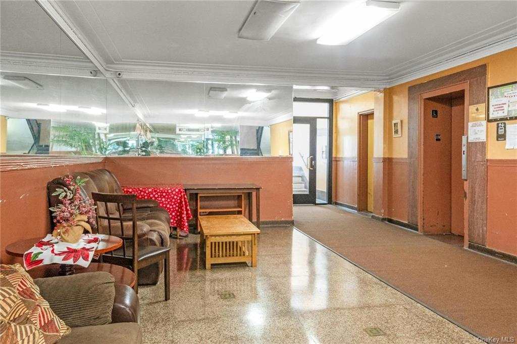 Bronx, New York 10457, United States, 1 Bedroom Bedrooms, ,1 BathroomBathrooms,Residential,Pending,48196