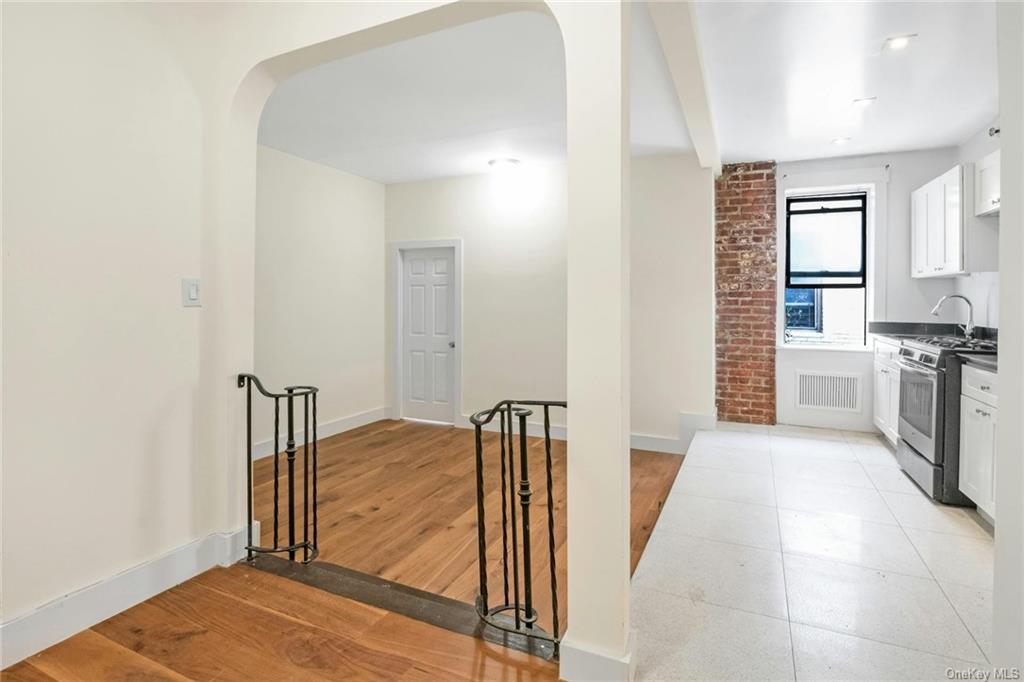 Bronx, New York 10457, United States, 1 Bedroom Bedrooms, ,1 BathroomBathrooms,Residential,Pending,48196