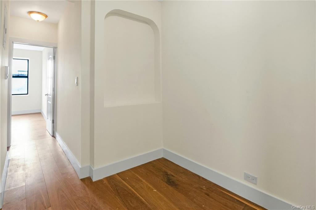 Bronx, New York 10457, United States, 1 Bedroom Bedrooms, ,1 BathroomBathrooms,Residential,Pending,48196