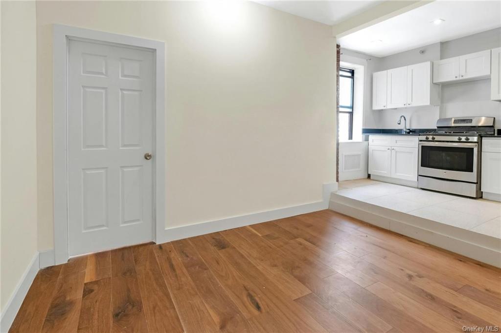 Bronx, New York 10457, United States, 1 Bedroom Bedrooms, ,1 BathroomBathrooms,Residential,Pending,48196
