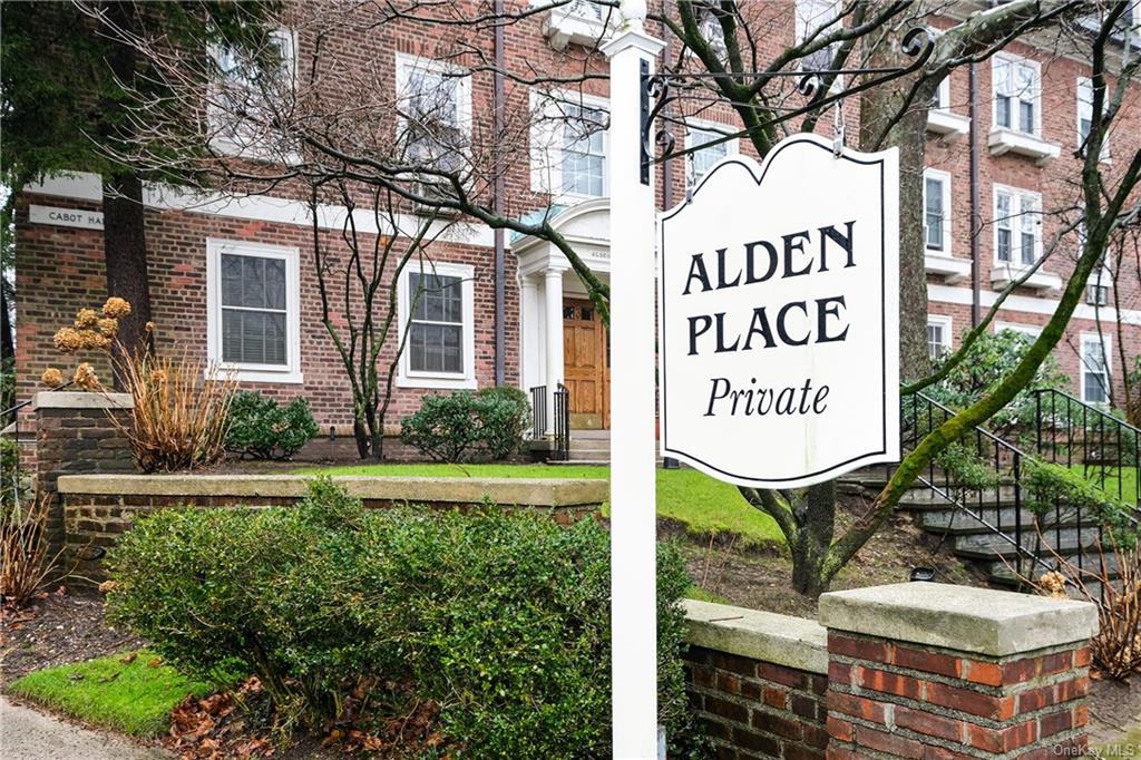 14 Alden Place 1, Bronxville, New York - 2 Bedrooms  
2 Bathrooms  
4 Rooms - 