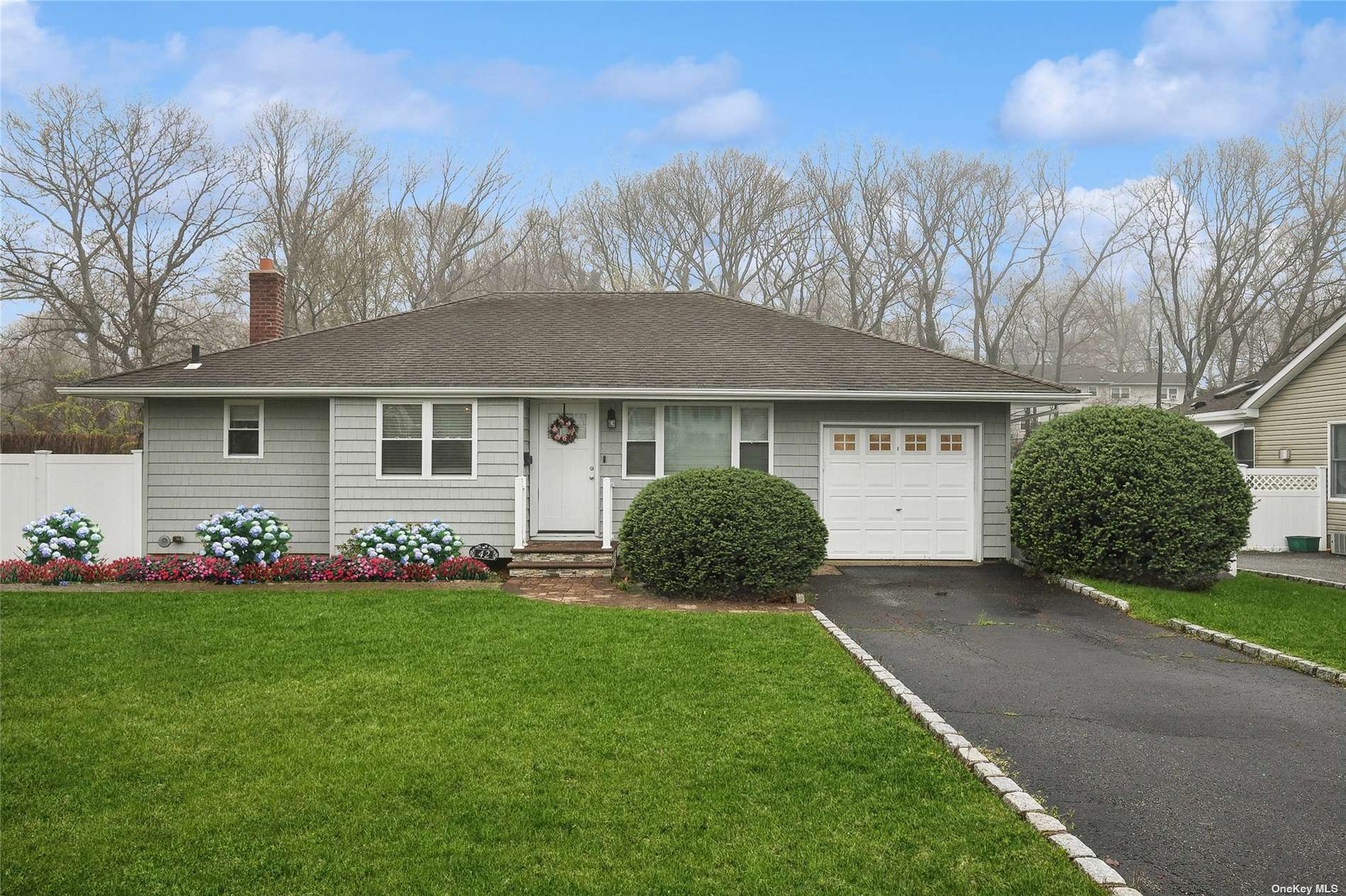 Property for Sale at 42 Howell Drive, Smithtown, Hamptons, NY - Bedrooms: 3 
Bathrooms: 1  - $629,000