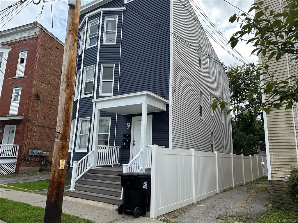 Rental Property at 106 Winnikee Avenue 2, Poughkeepsie, New York - Bedrooms: 3 
Bathrooms: 1 
Rooms: 5  - $2,350 MO.