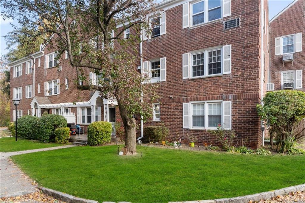 80 Lawrence Park Terrace #80, Bronxville, New York image 3