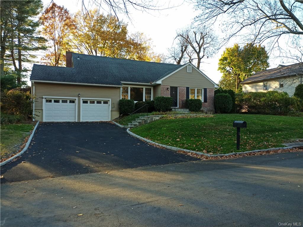 5 Copper Beech Circle, White Plains, New York - 4 Bedrooms  
3 Bathrooms  
9 Rooms - 