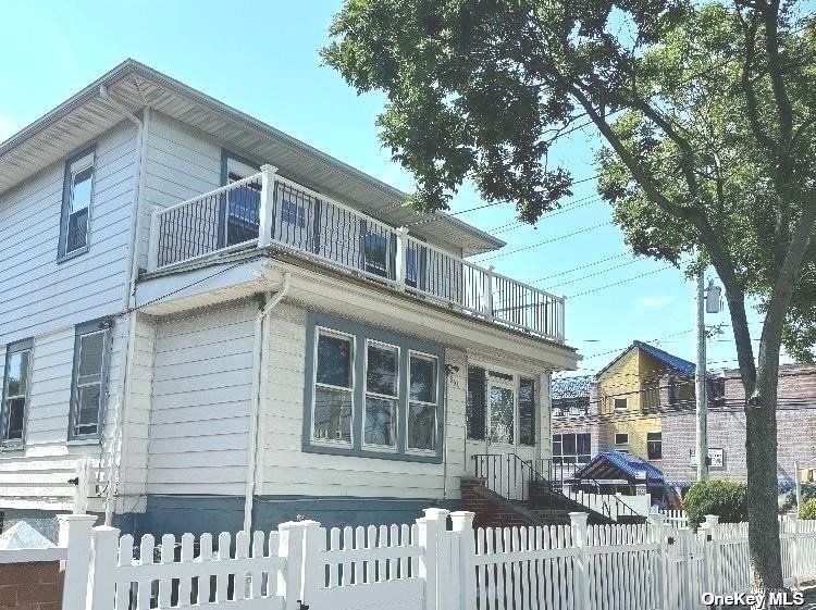 Rental Property at 361 Beach 44th Street 2nd  F, Far Rockaway, Queens, NY - Bedrooms: 3 
Bathrooms: 1 
Rooms: 5  - $3,650 MO.