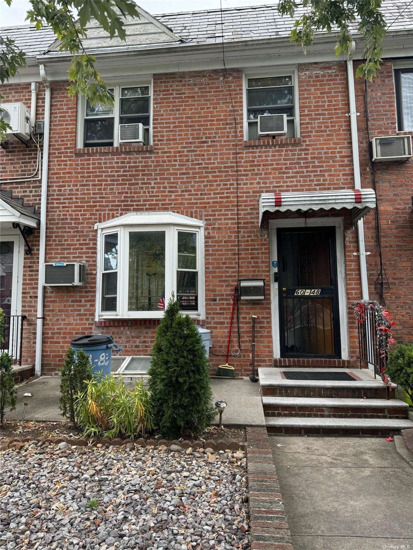 Property for Sale at 6048 83rd Street, Middle Village, Queens, NY - Bedrooms: 3 
Bathrooms: 2 
Rooms: 6  - $829,000