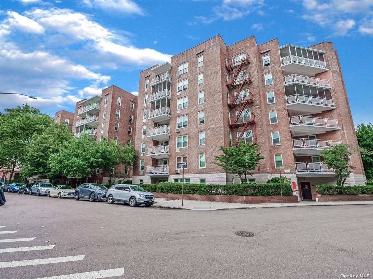 66-10 Thornton Place #3B, Rego Park, New York image 1