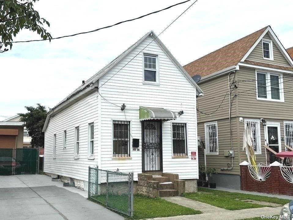 11724 126th Street, South Ozone Park, Queens, NY - 1 Bedrooms  
1 Bathrooms  
4 Rooms - 