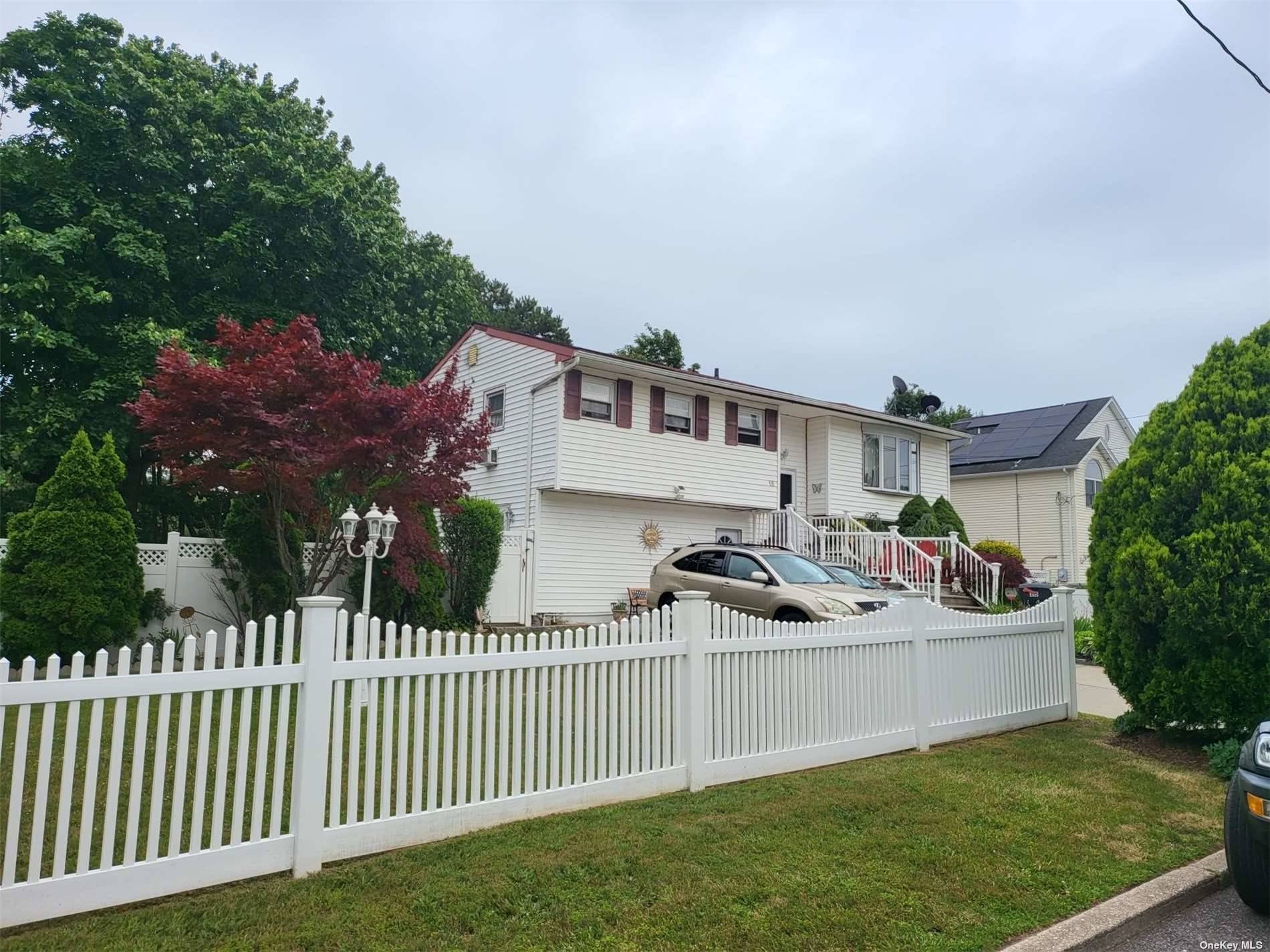 15 Abbey Lane, Bay Shore, New York image 3