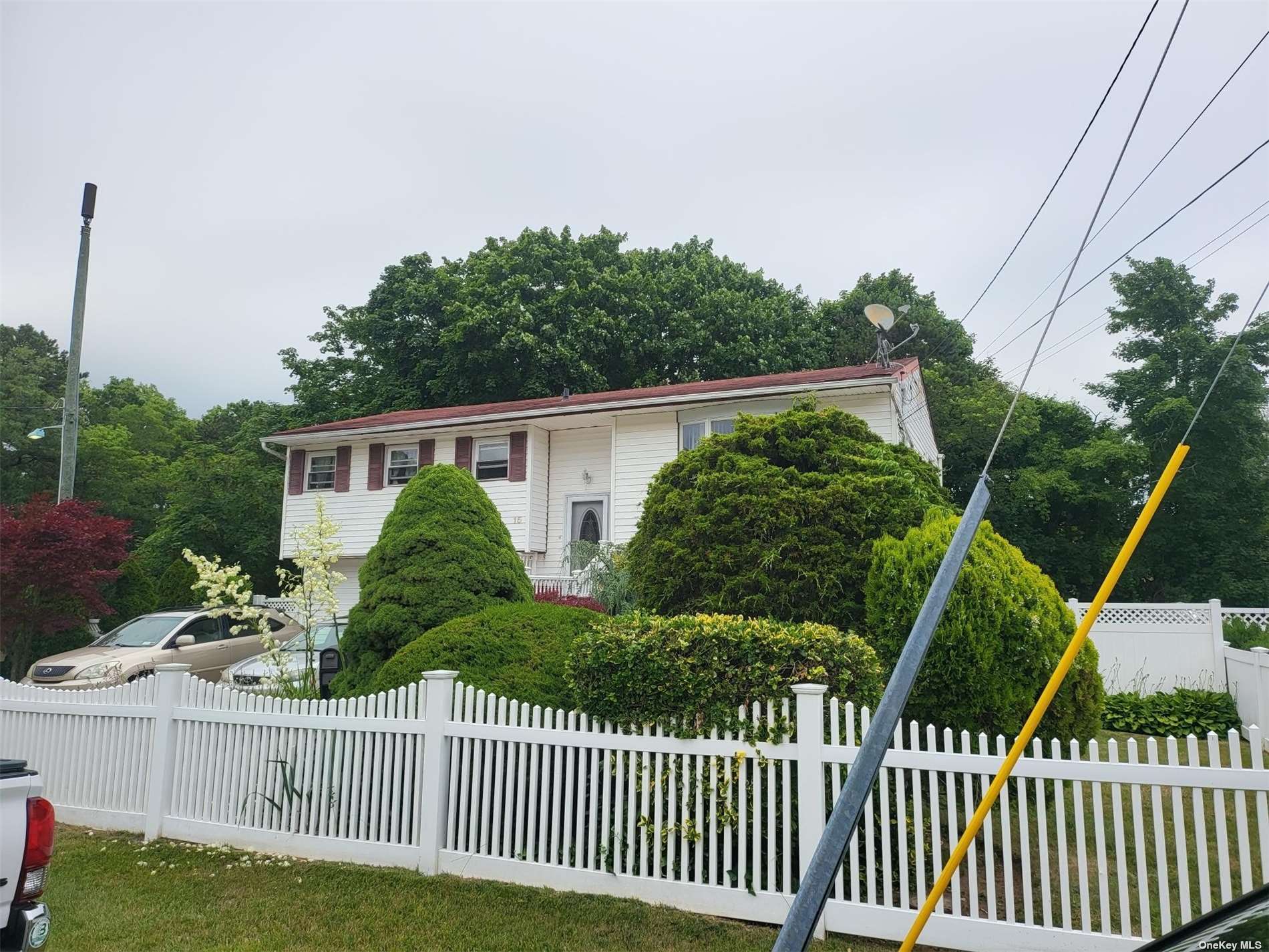 15 Abbey Lane, Bay Shore, New York image 5