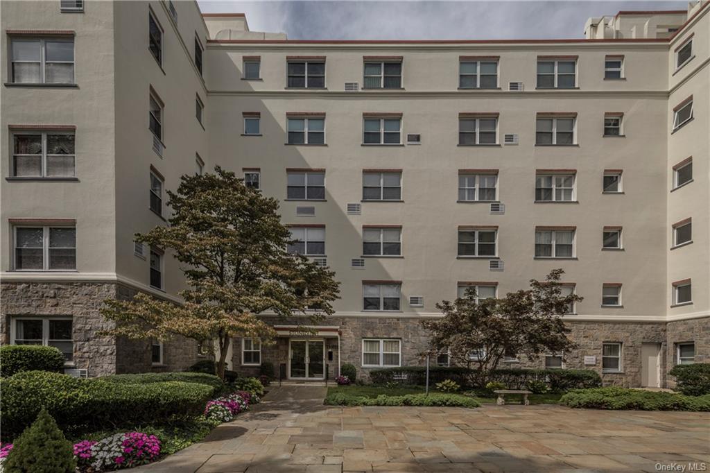 3 Stoneleigh Plaza #6C, Bronxville, New York image 3