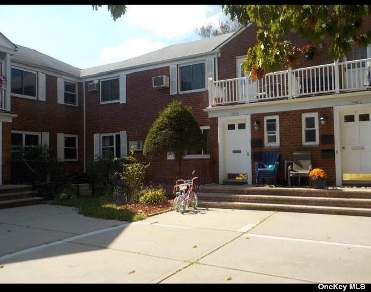 Rental Property at 7410 260th Street, Glen Oaks, Queens, NY - Bedrooms: 3 
Bathrooms: 1 
Rooms: 5  - $2,900 MO.