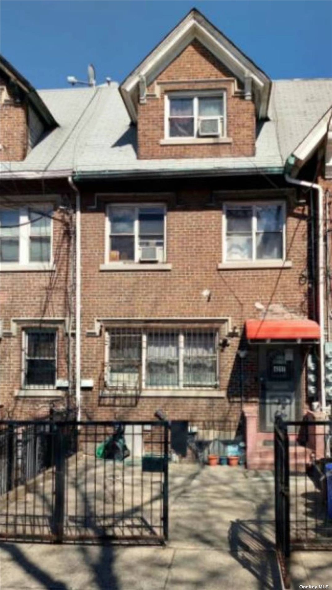 Property for Sale at 4217 Ithaca Street, Elmhurst, Queens, NY - Bedrooms: 7 
Bathrooms: 3 
Rooms: 8  - $1,200,000