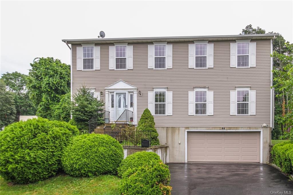 Rental Property at 44 Greenvale Circle, White Plains, New York - Bedrooms: 4 
Bathrooms: 3 
Rooms: 9  - $5,950 MO.