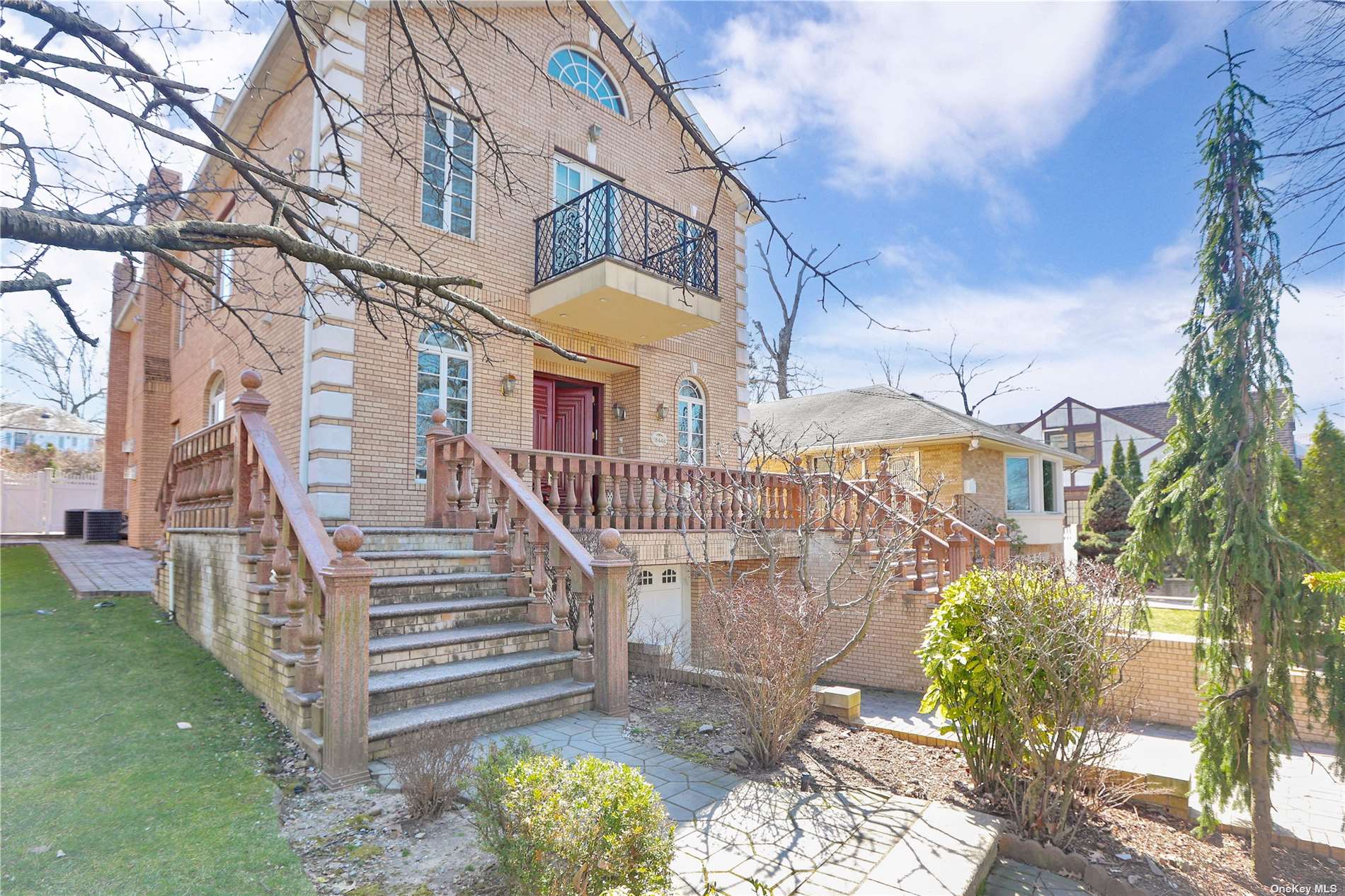 Property for Sale at 18446 Aberdeen Road, Jamaica Estates, Queens, NY - Bedrooms: 4 
Bathrooms: 5 
Rooms: 7  - $3,500,000