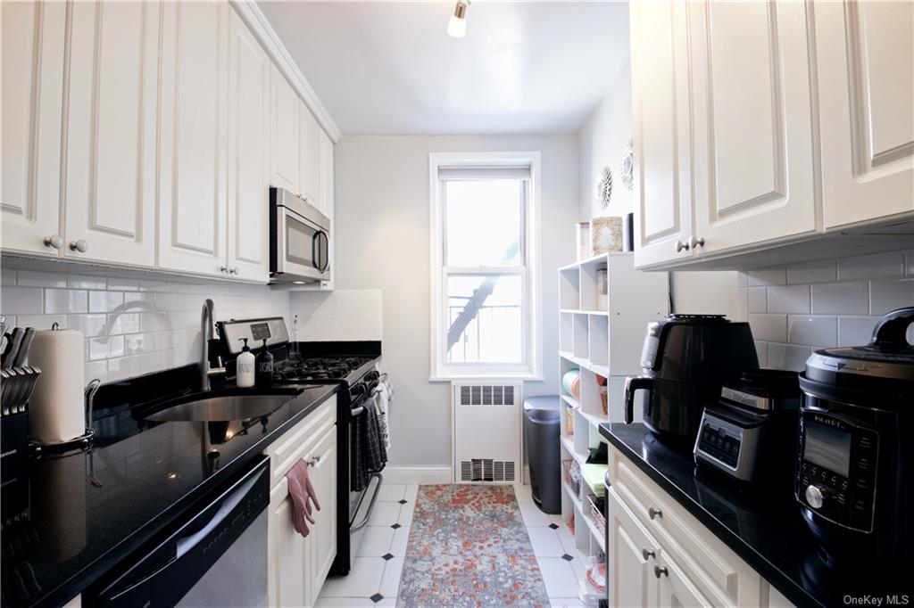 Property for Sale at 5620 Netherland Avenue 5D, Bronx, New York - Bedrooms: 1 
Bathrooms: 1 
Rooms: 4  - $170,000