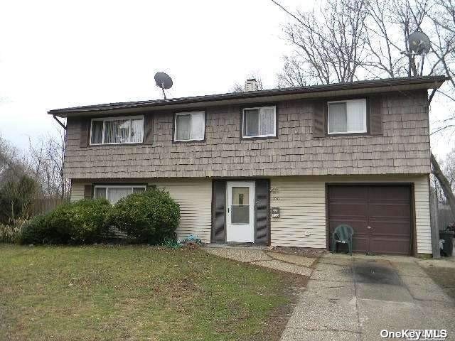 166 Oakland Avenue, Central Islip, New York image 9